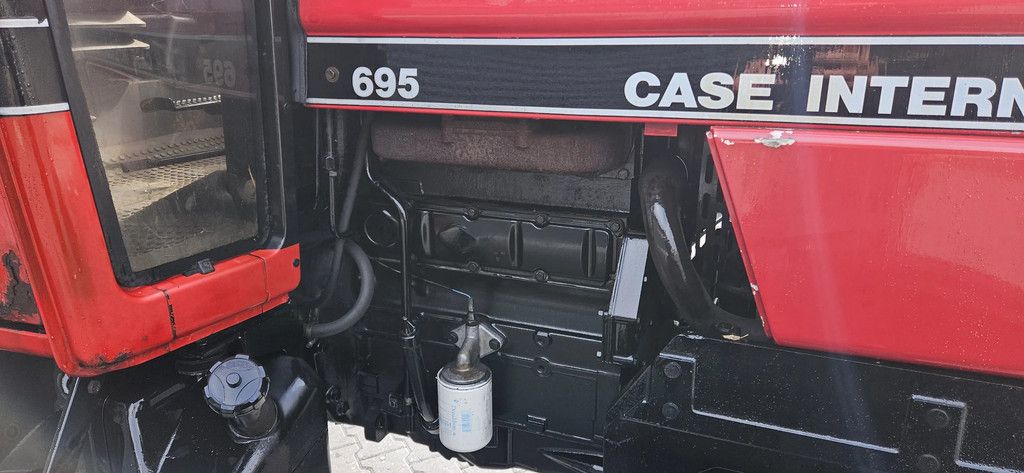 Case IH 695