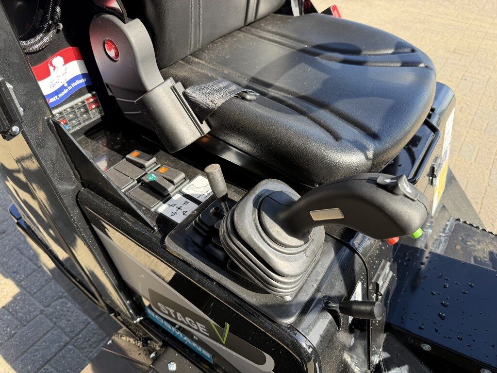 Giant G1500L X-tra minishovel BLACK edition ! Met zeer veel opties !!