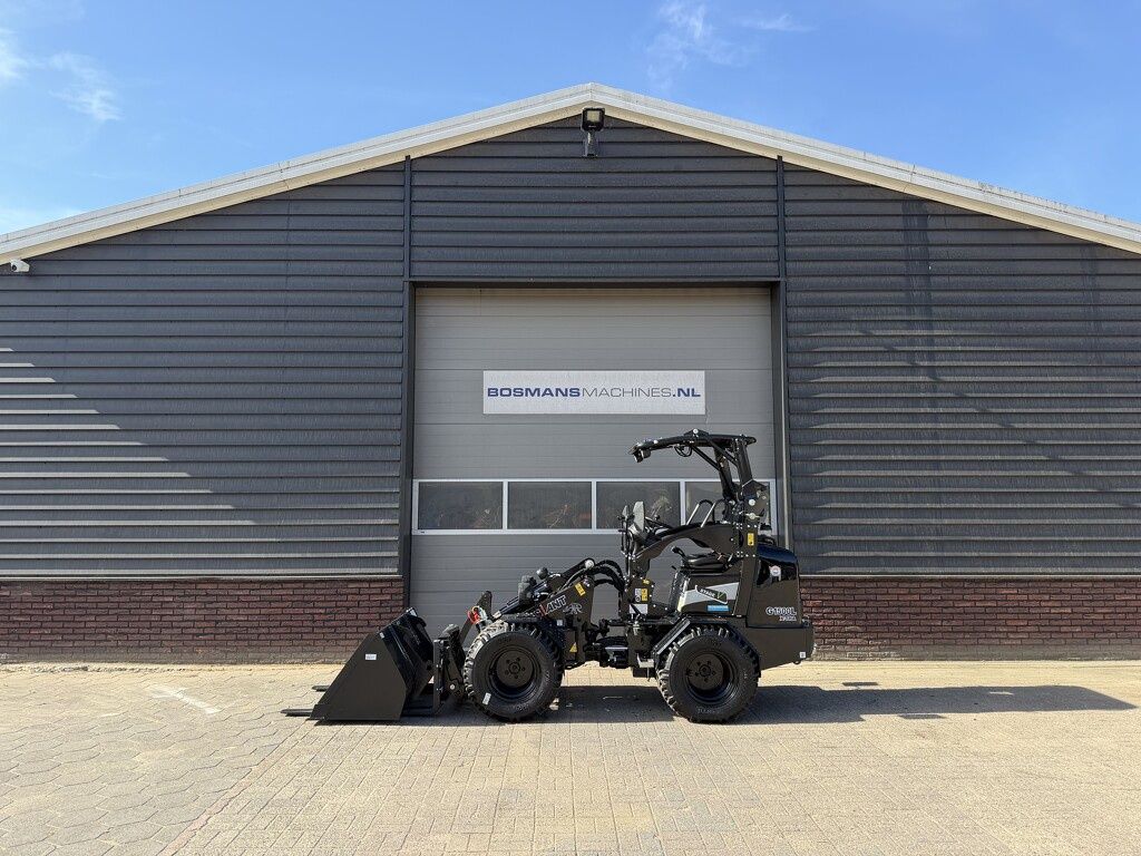 Giant G1500L X-tra minishovel BLACK edition ! Met zeer veel opties !!
