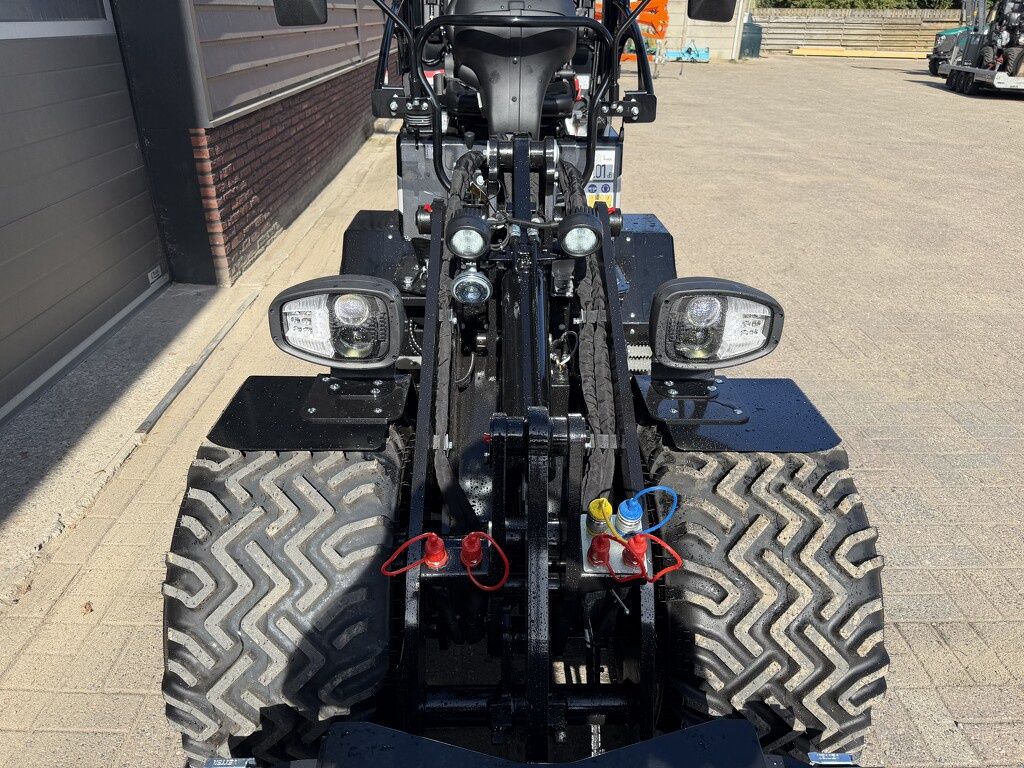 Giant G1500L X-tra minishovel BLACK edition ! Met zeer veel opties !!