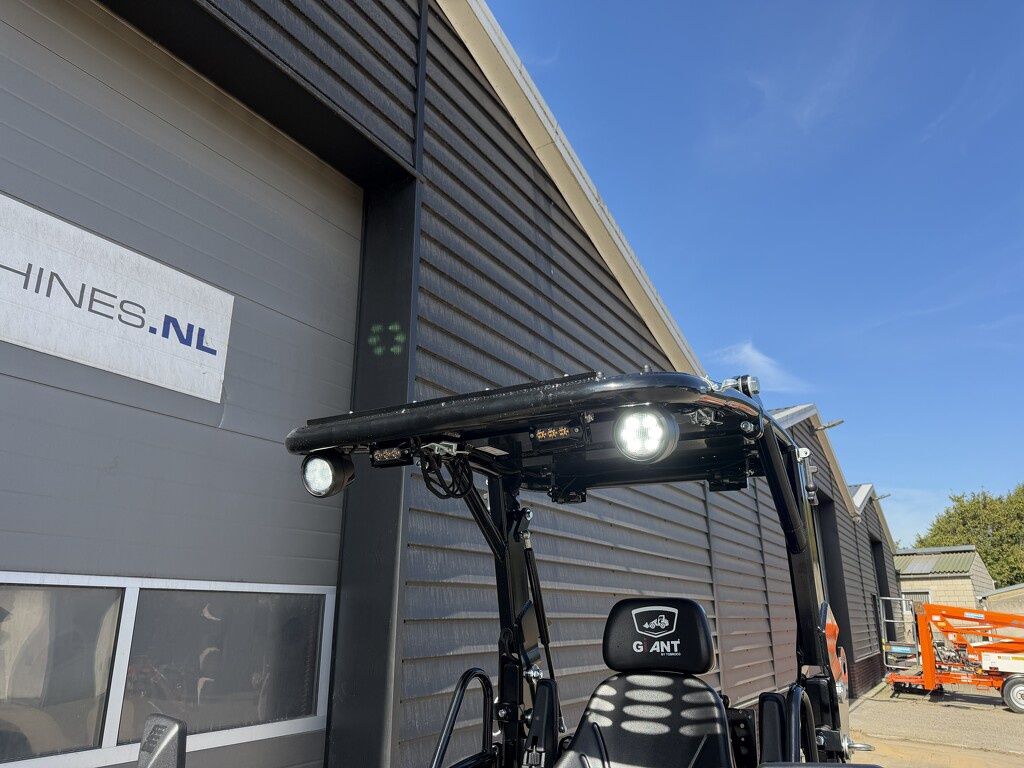Giant G1500L X-tra minishovel BLACK edition ! Met zeer veel opties !!