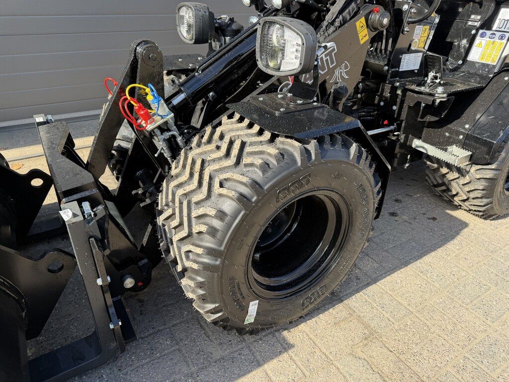 Giant G1500L X-tra minishovel BLACK edition ! Met zeer veel opties !!