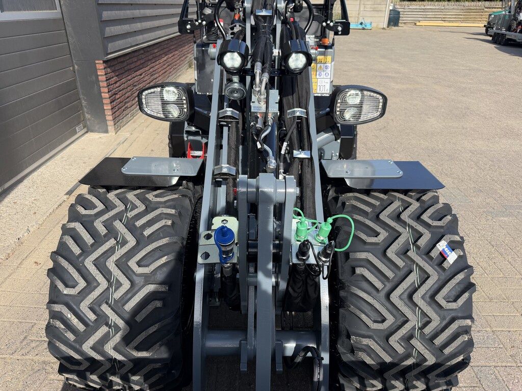 Giant G2700 X-TRA HD + minishovel NIEUW zeer compleet! €840 LEASE