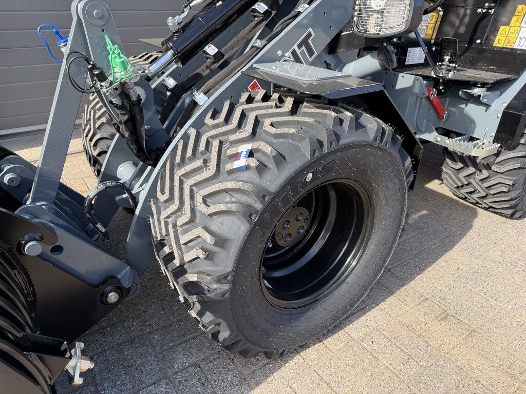 Giant G2700 X-TRA HD + minishovel NIEUW zeer compleet! €840 LEASE