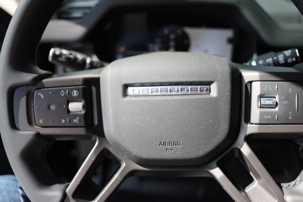 Land Rover Defender 3.0 D 250 MH EV 90 A/T VAN