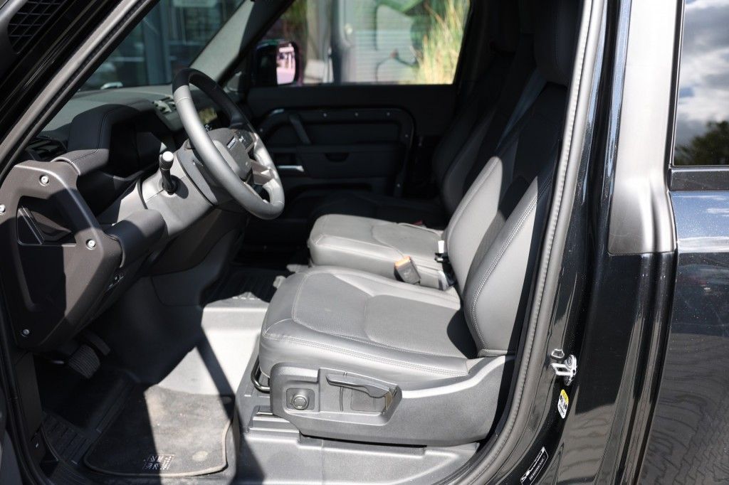 Land Rover Defender 3.0 D 250 MH EV 90 A/T VAN