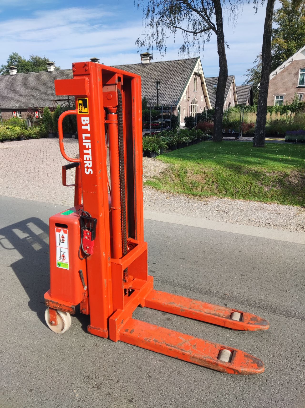 BT Lifter palletheffer (type SV1000, 1.000 kg., 24V, i.z.g.s)
