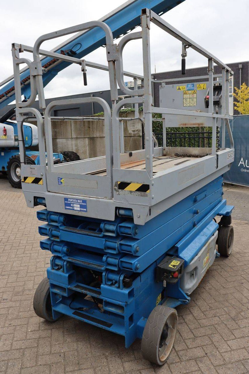 Scissor Lift JLG 2646ES Electric 450kg 10m 2006