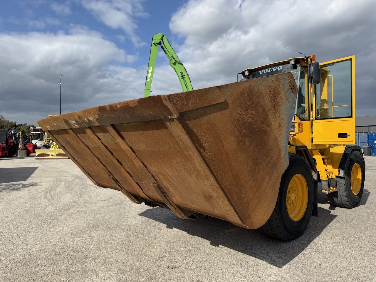Volume bak Volvo 300cm