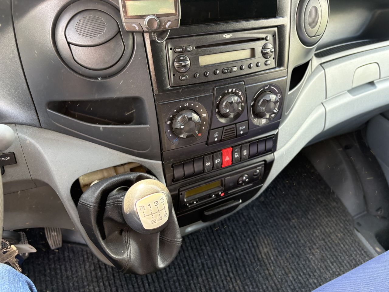 BE Iveco Daily 50C18 -Veldhuizen schamel aanhangwagen 5.2 ton