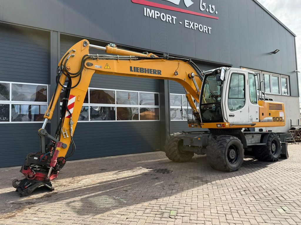 Liebherr A900C