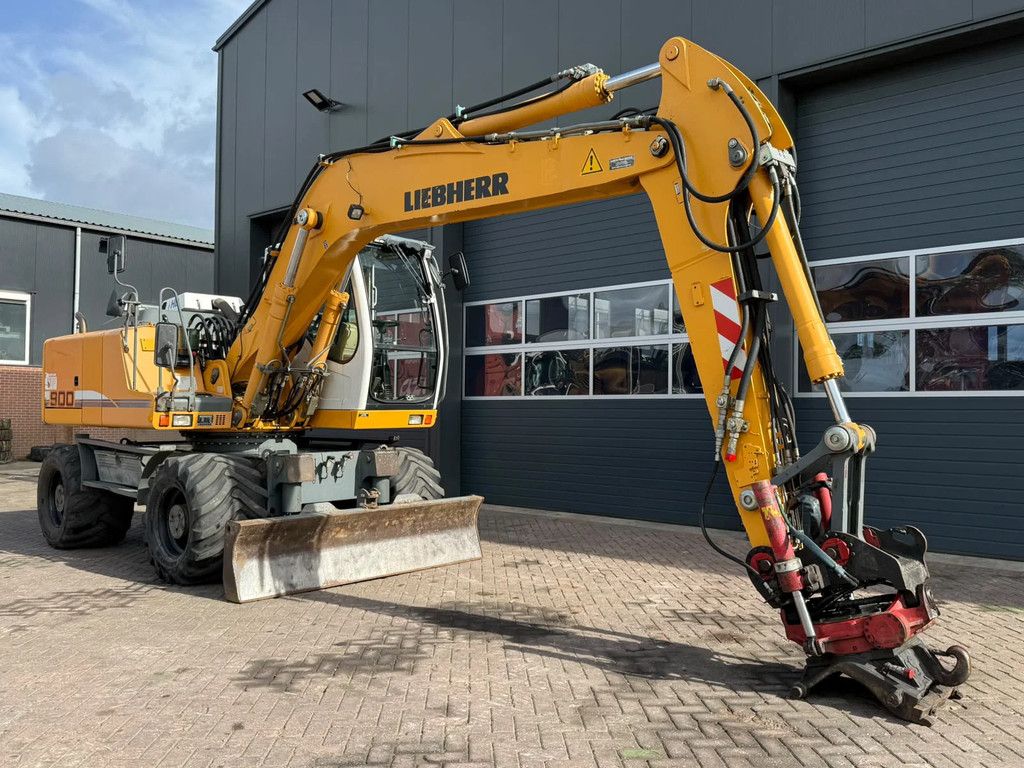 Liebherr A900C