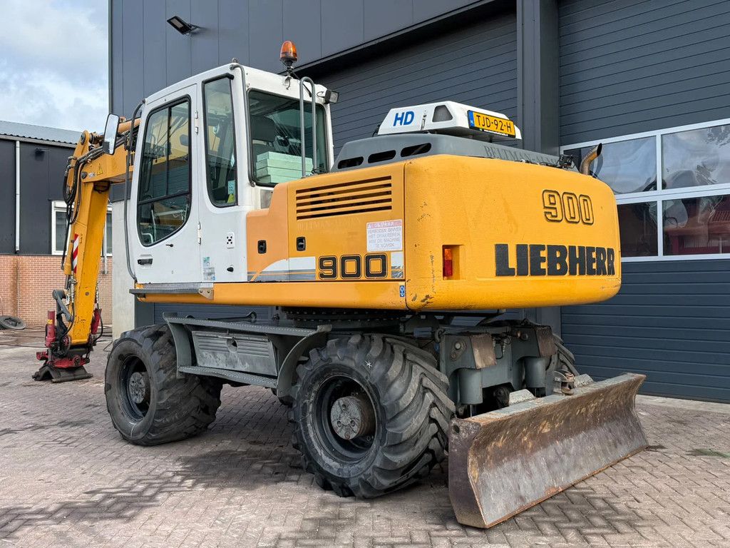 Liebherr A900C