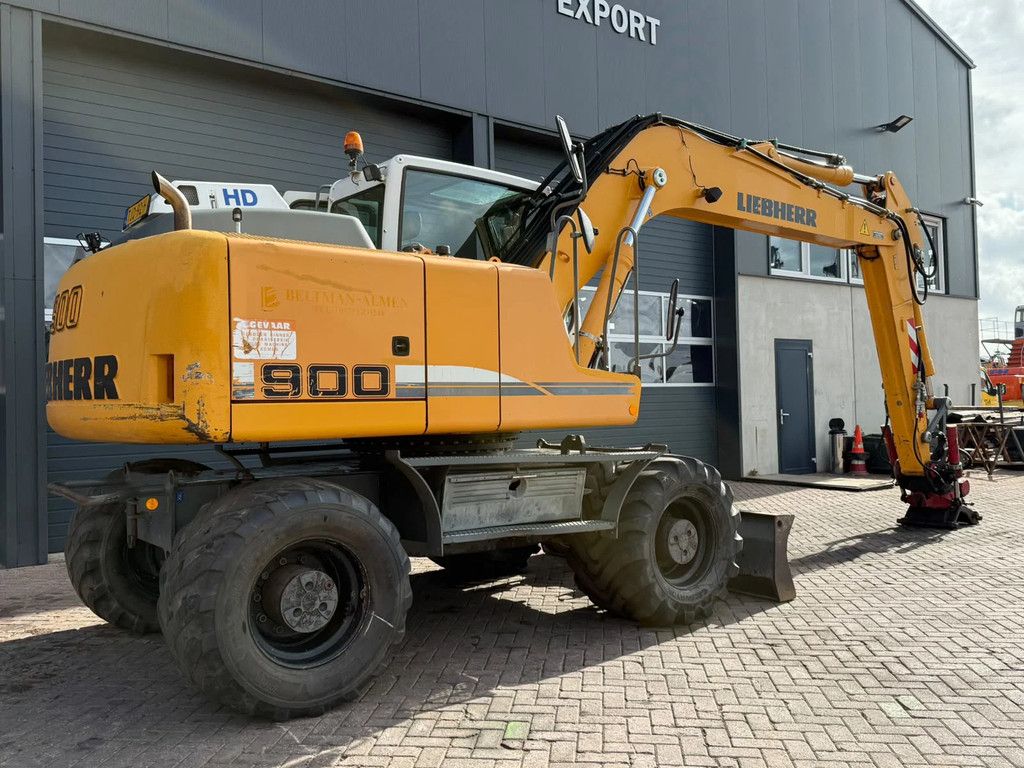 Liebherr A900C