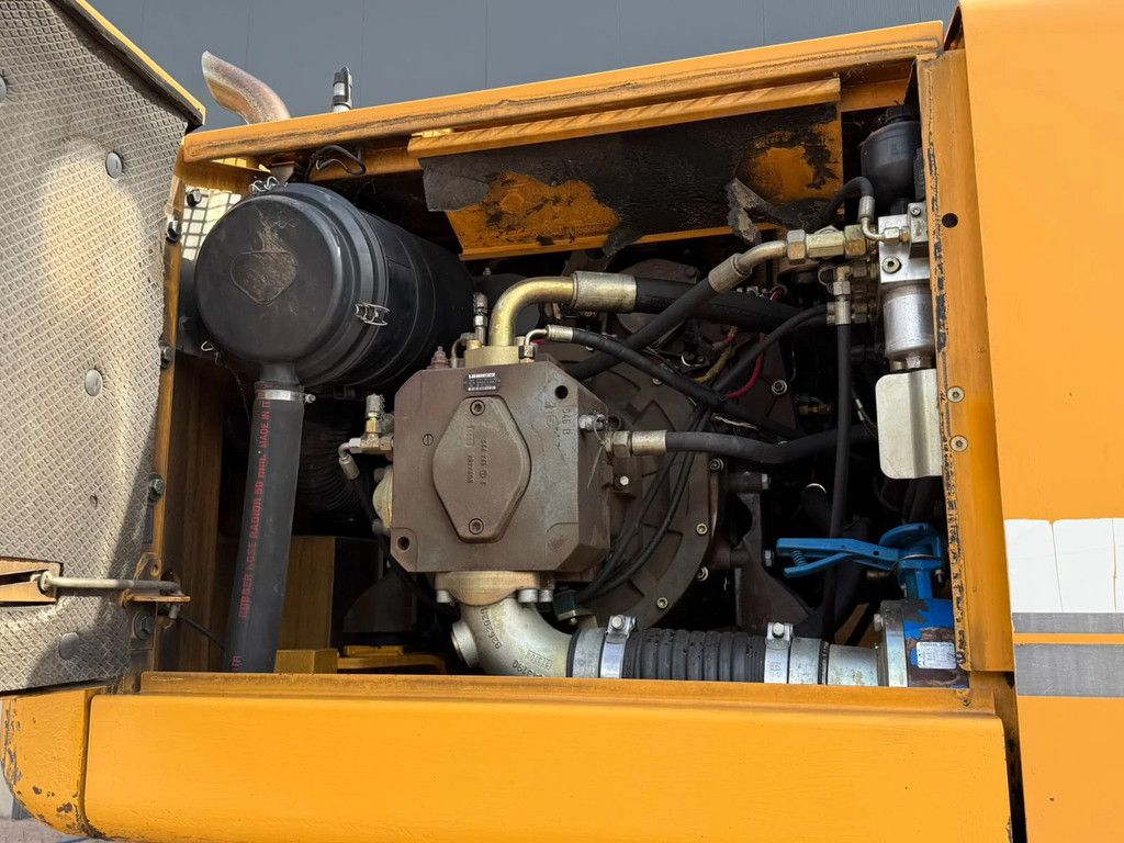 Liebherr A900C