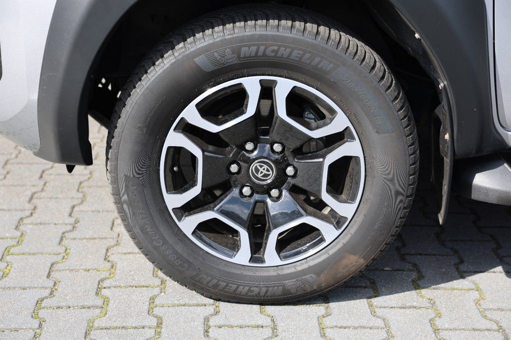 Toyota Hilux 2.8 D-4D DUBBEL CABIN EXECUTIVE A/T 2 ZITS 4WD VAN