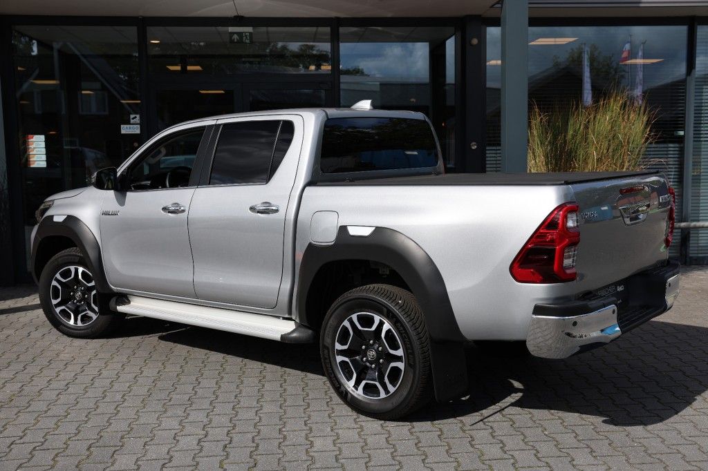 Toyota Hilux 2.8 D-4D DUBBEL CABIN EXECUTIVE A/T 2 ZITS 4WD VAN