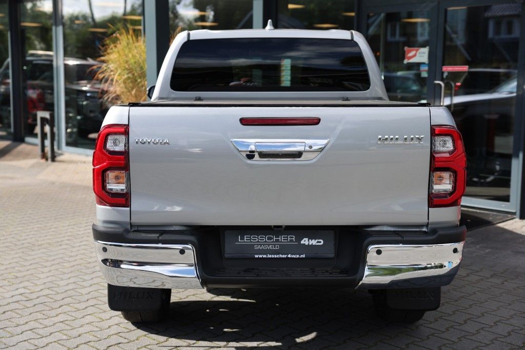 Toyota Hilux 2.8 D-4D DUBBEL CABIN EXECUTIVE A/T 2 ZITS 4WD VAN