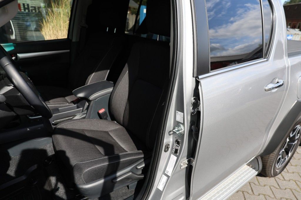 Toyota Hilux 2.8 D-4D DUBBEL CABIN EXECUTIVE A/T 2 ZITS 4WD VAN