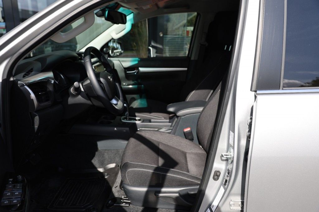 Toyota Hilux 2.8 D-4D DUBBEL CABIN EXECUTIVE A/T 2 ZITS 4WD VAN