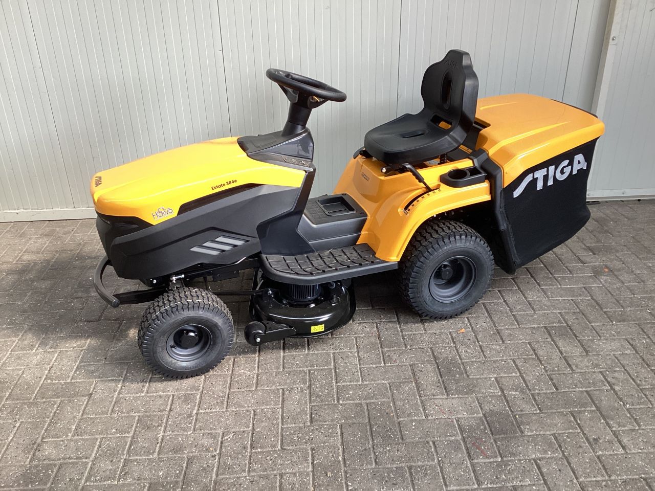 Nieuwe Stiga Estate 384e elektrische zitmaaier.