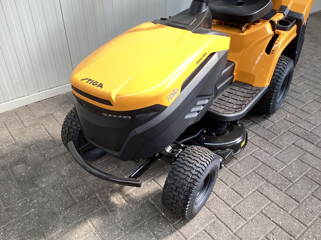 Nieuwe Stiga Estate 384e elektrische zitmaaier.