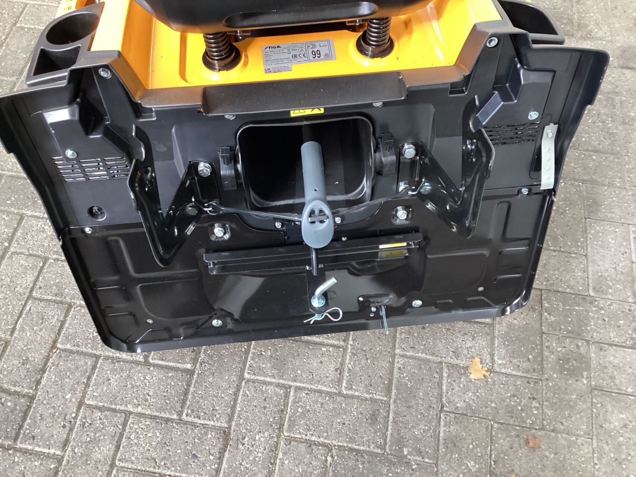 Nieuwe Stiga Estate 384e elektrische zitmaaier.