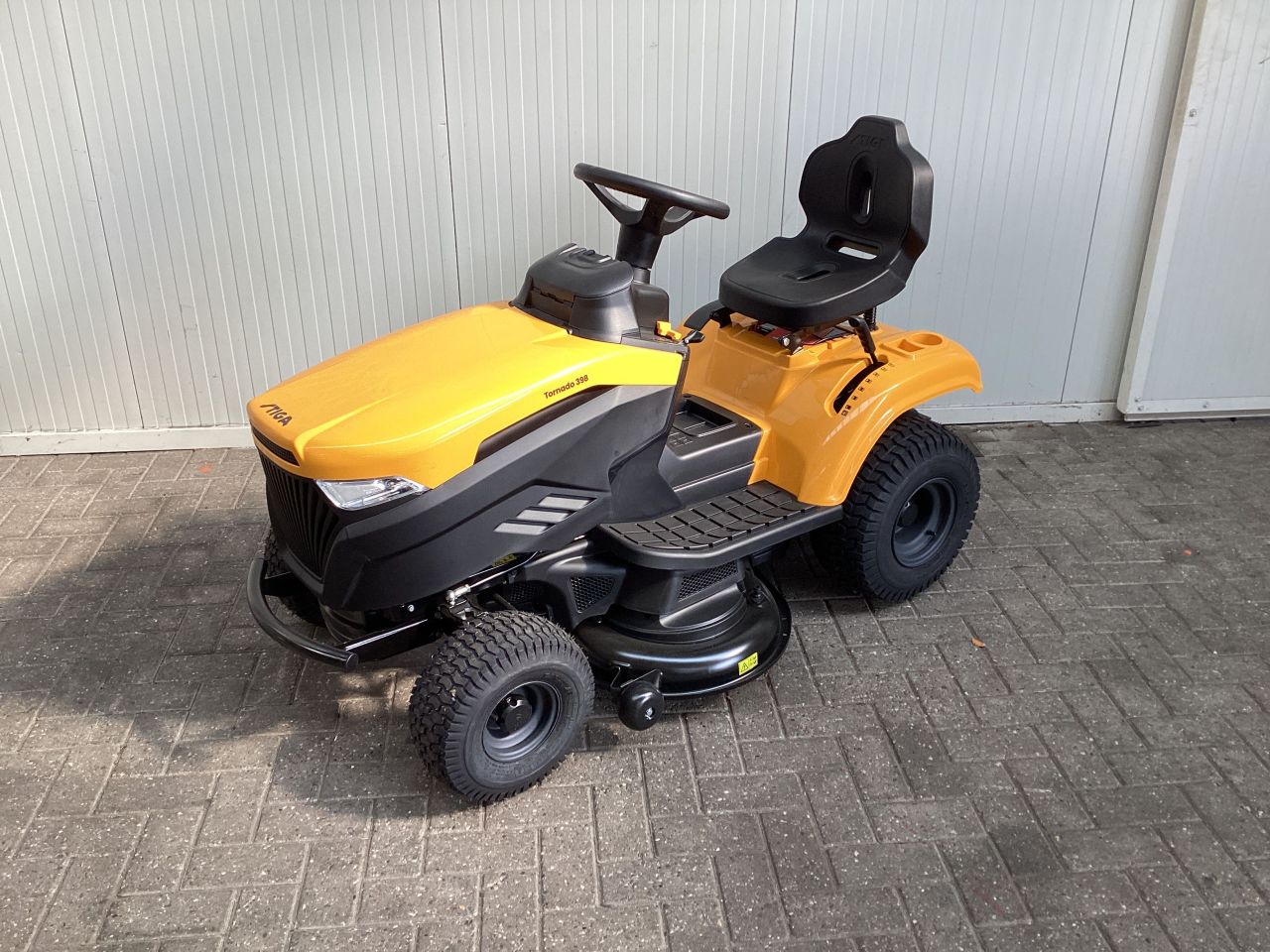 Stiga Tornado 398