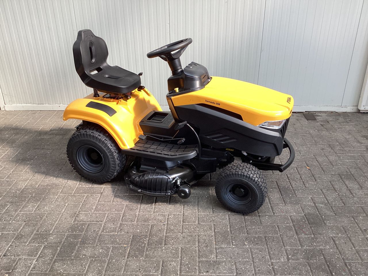 Stiga Tornado 398