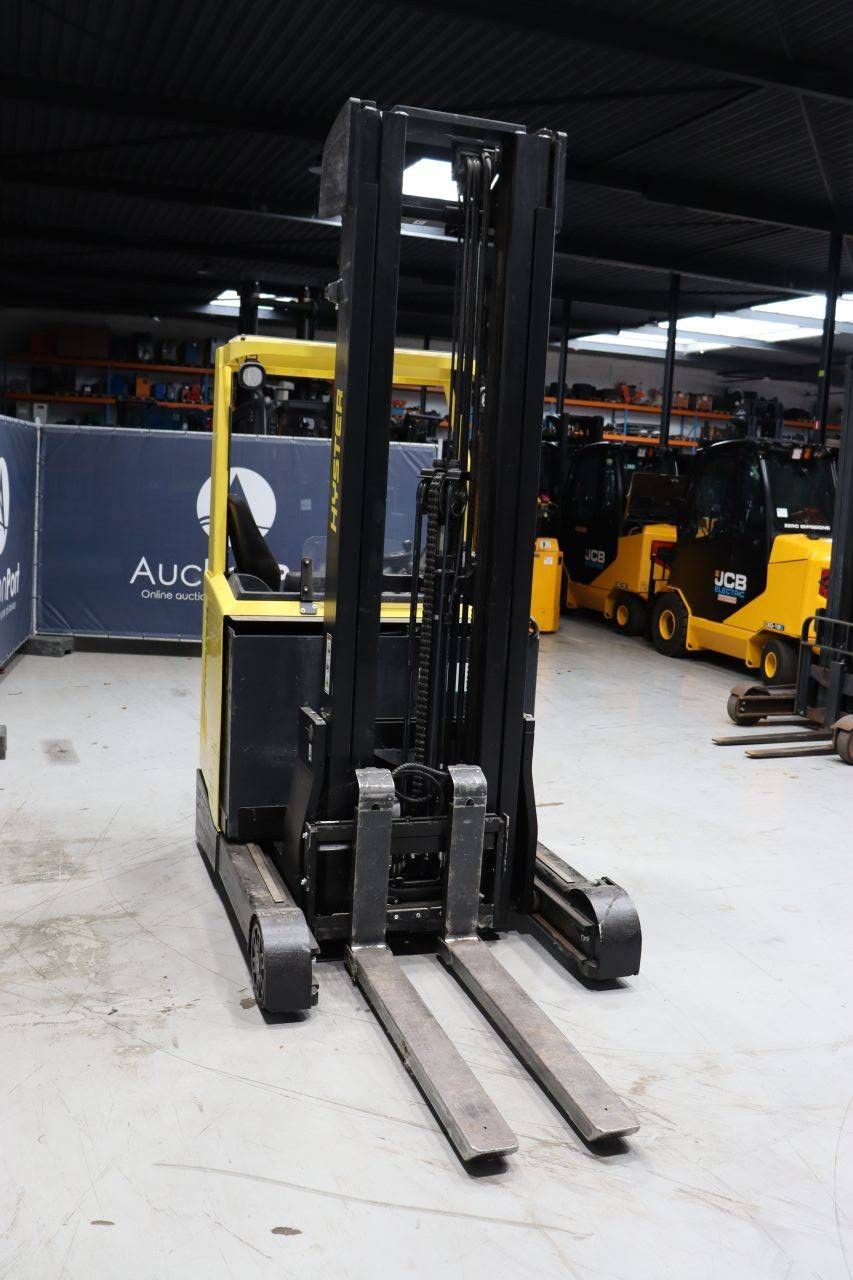 Hyster R2.0 Electric Reach Truck 2000kg 6.6m 2021