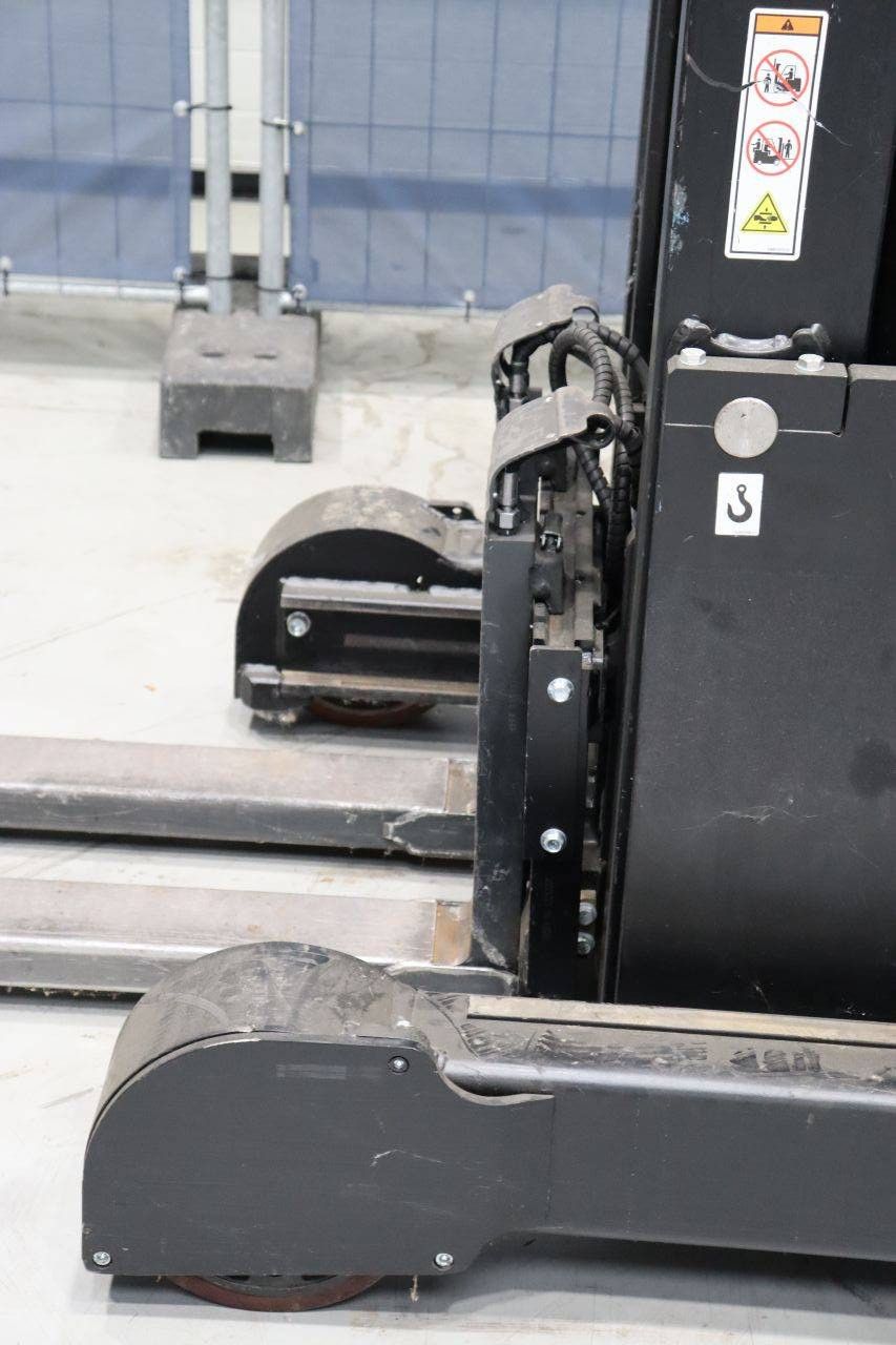 Hyster R2.0 Electric Reach Truck 2000kg 6.6m 2021