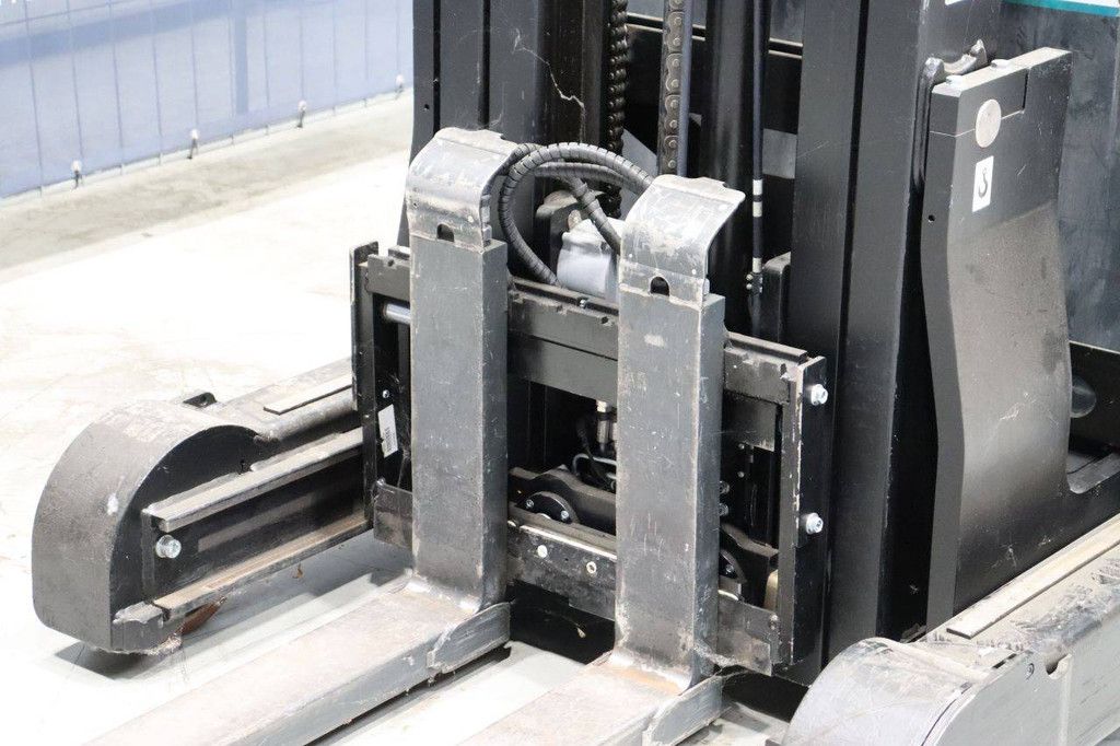 Hyster R2.0 Electric Reach Truck 2000kg 6.6m 2021