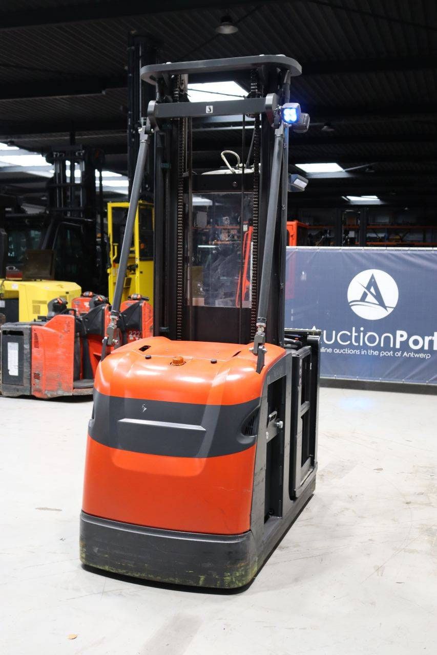Linde V10-02 Electric Reach Truck 800kg 5.4m 2019