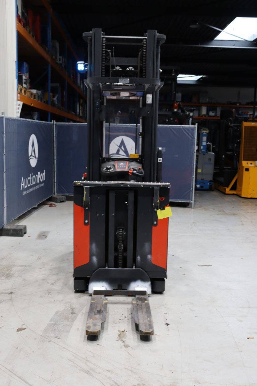 Linde V10-02 Electric Reach Truck 800kg 5.4m 2019