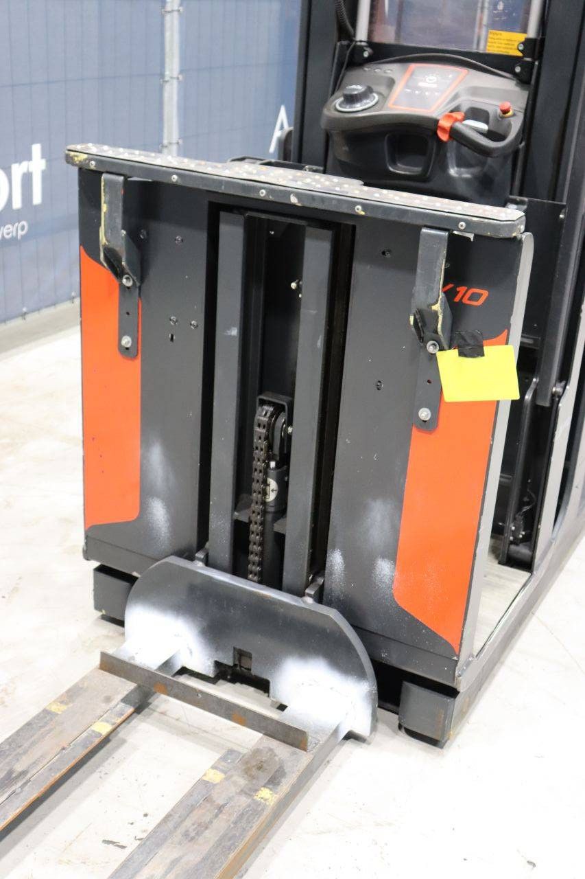 Linde V10-02 Electric Reach Truck 800kg 5.4m 2019