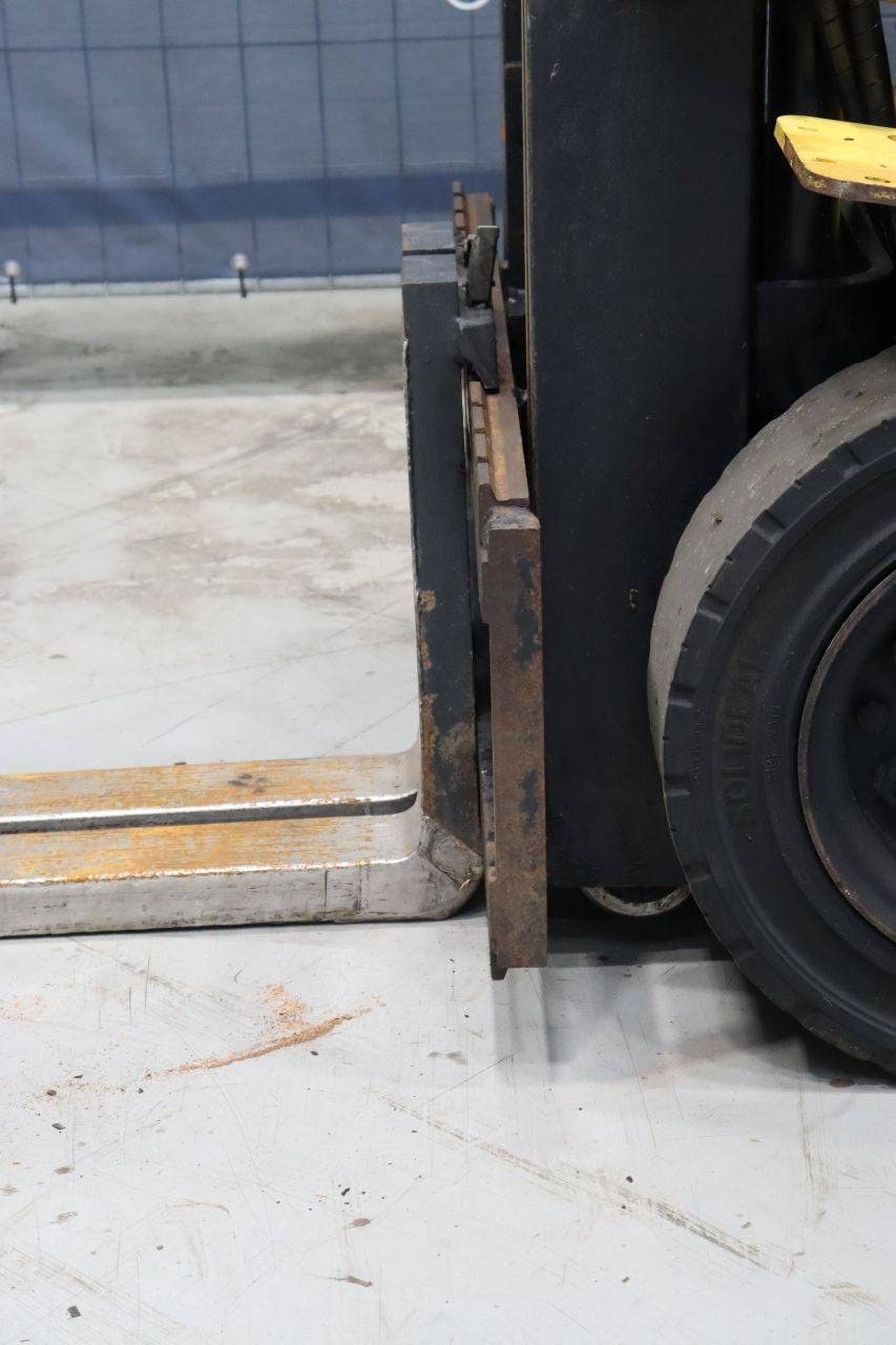 Forklift Hyundai 25D-9 Diesel 2330kg 5.0m 2017