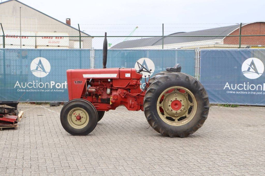 International 523 Diesel Tractor 1966 with Parts