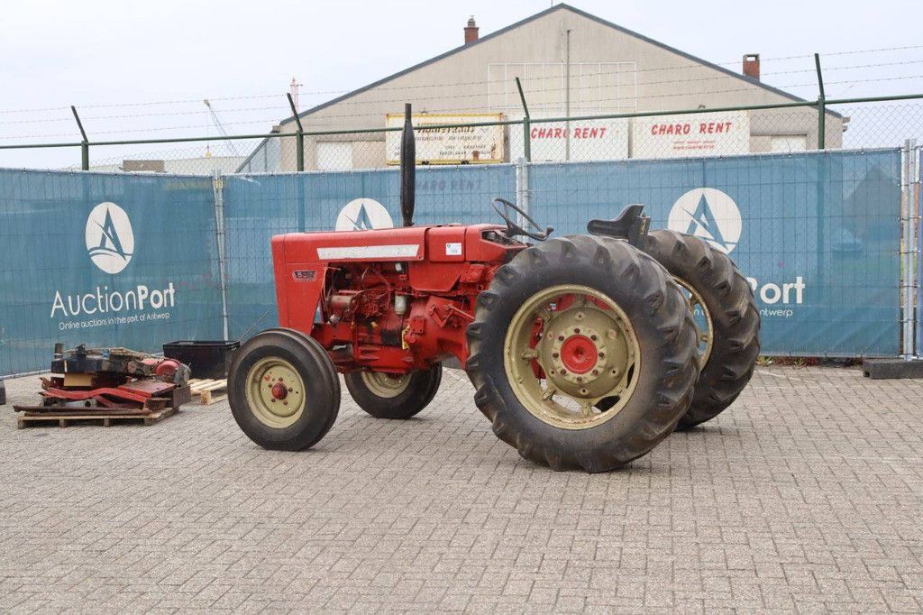 International 523 Diesel Tractor 1966 with Parts