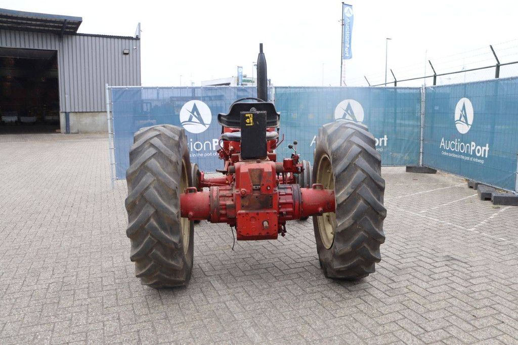 International 523 Diesel Tractor 1966 with Parts