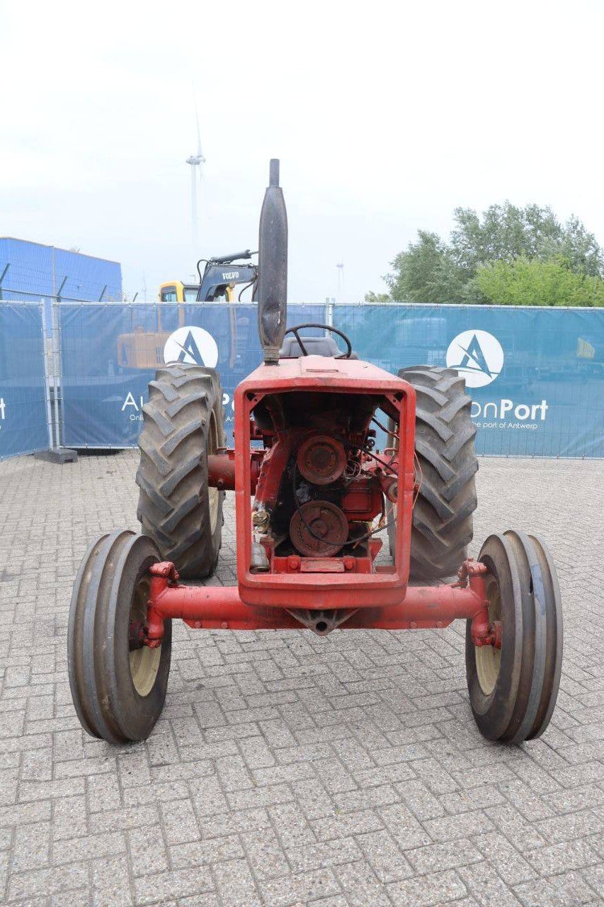 International 523 Diesel Tractor 1966 with Parts