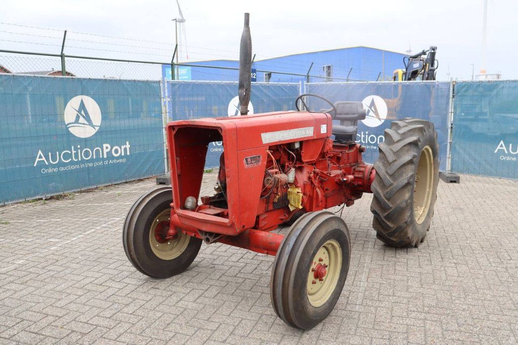 International 523 Diesel Tractor 1966 with Parts