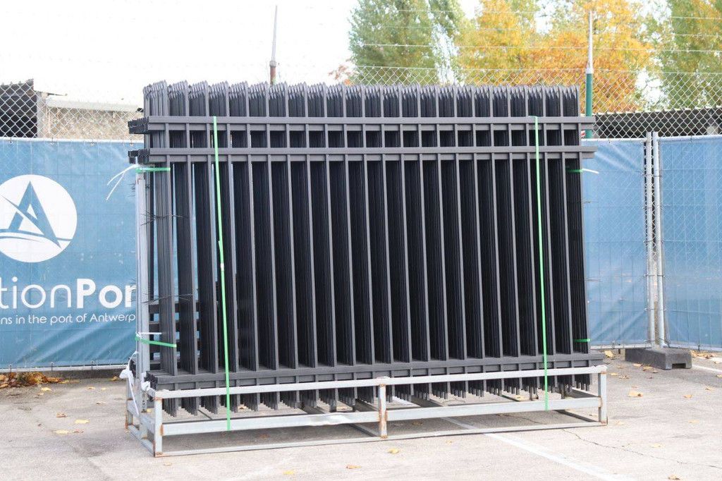 Fencing 72x1.8m with Posts New
