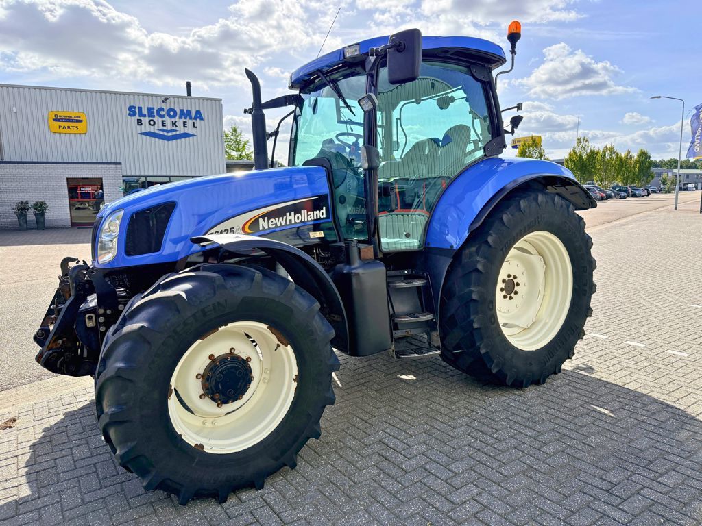 New Holland TS125A