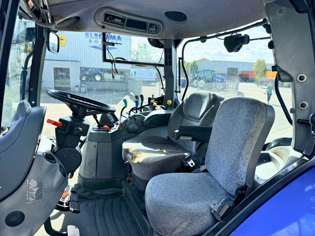 New Holland TS125A