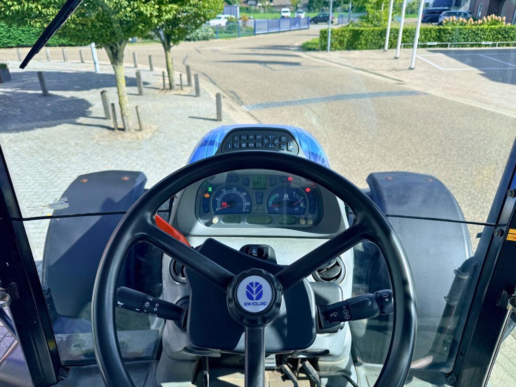 New Holland TS125A