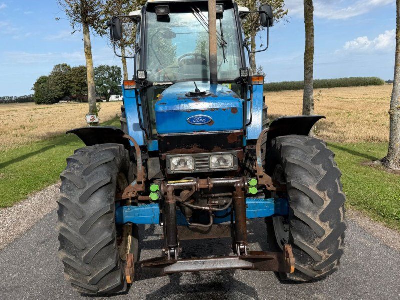 New Holland 8240 Fin , går vildt godt i motoren