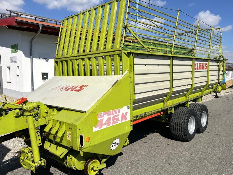 Claas Sprint 445 K ein groß-volumiger Schwingen-Ladewagen mit neuen