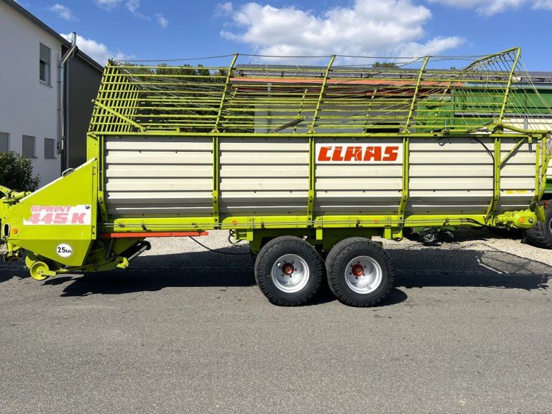 Claas Sprint 445 K ein groß-volumiger Schwingen-Ladewagen mit neuen