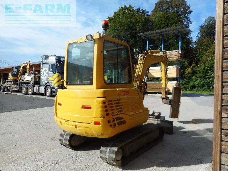 Takeuchi tb235 ( 3.605kg ) mit powertilt + hydr. sw + 3 l