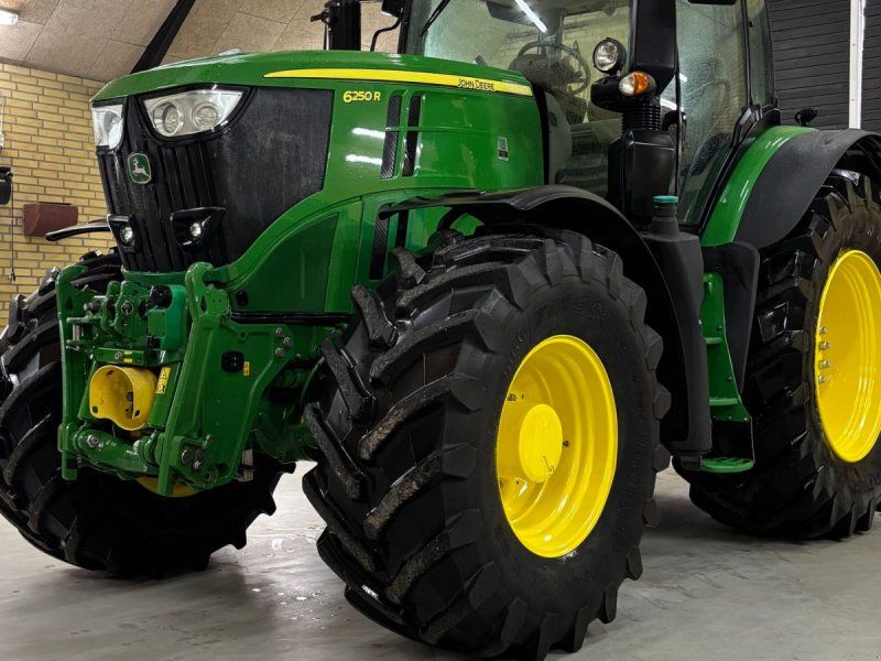 John Deere 6250R